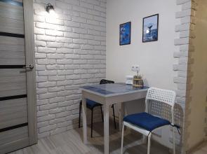 Studiya U Pamyatnika Lermontovu Flat