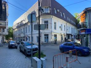 Scenic Two-Room Luxury with Balconies on the Yalta Embankment Flat.