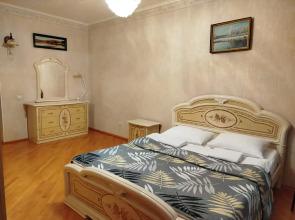 Vmestitelnaya Na Teatralnoy Ploschadi Flat