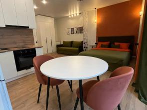 Stilnaya Kvartira V Tsentre Zapadnogo Flat