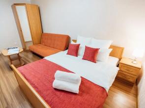 Na Lunacharskogo Apartments