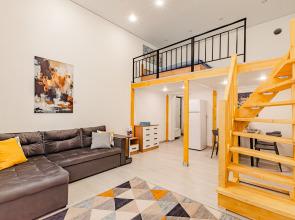 Kremlin Yellow Blue Flat