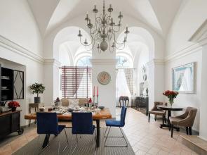 Minin Apartments dvukhurovnevyye s vidom na Sobor 160 kv.m. Apartment