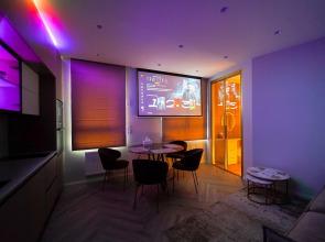 stil'naya dvuhkomnatnaya VIP na beregu reki Flat