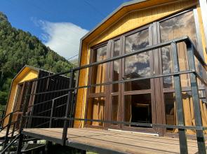 s Vidom na Les i Vodopad Guest House