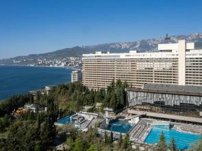Yalta-Intourist Hotel