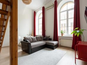 Ryadom s Letnim sadom i Nevoy Apartments