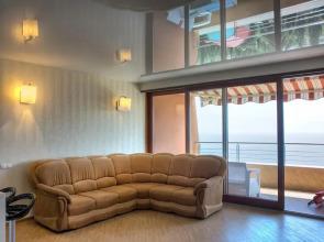 Familiya Delyuks 160 v Sovremennom Zhk s Basseynom i Vidom na More Flat