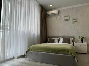 V novom dome v tsentre Zzhm Flat