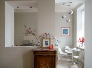 Apartamenty s vidom na kanal Griboedova u Nevskogo prospekta