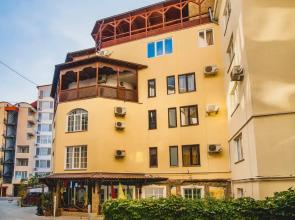 Divo Guest House near sea