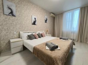 U Plyazha Park Pobedy S Vidom Na More Flat