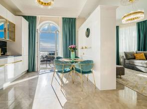 Lyuks s Balkonom Bogema Apartments