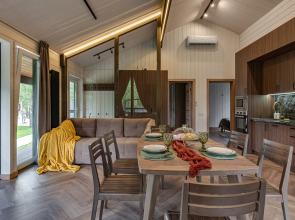 4-k dom u reki Private house