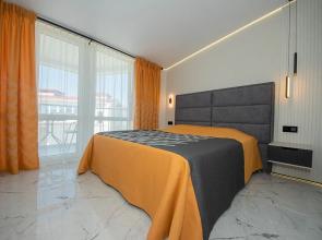 Loft-Apart Chernomorskaya Naberezhnaya Apartments