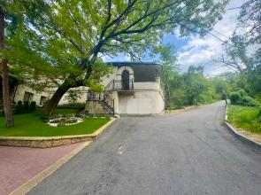 U Kitayskoy besedki Private house