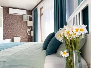 U Morya S Basseynom Flat