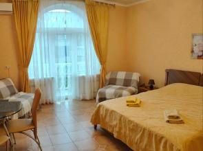 Delyuks s balkonom Apartment