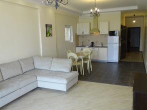 s dvumya spal'nyami i vidom na more Apartments