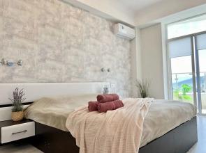 Na Yaltinskoy 12a Apartment