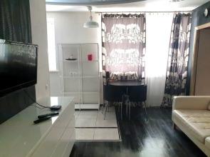 V Istoricheskom Tsentre nad Rekoy Flat