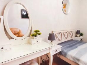 Tryokhkomnatnaya  V Samom Tsentre Flat