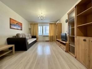 Trekhkomnatnaya Kurchatova 10 Flat