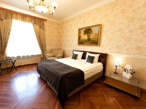 Lyuks Marsovo Pole Flat