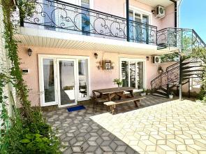 Dvukhetazhny S Otdelnymi Vkhodami Private house