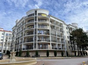 218 Mira 44 Apartments