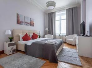 Uluchshennye prostornye s vidom na Sadovoye Koltso Apartments