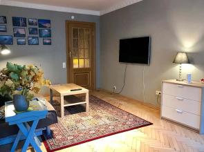 Lev i Kastryulya Flat