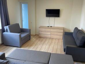 Uyutnaya kvartira s vidom na ozero Flat