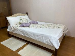 V Nevyyanske S Balkonom V Tsentre Flat