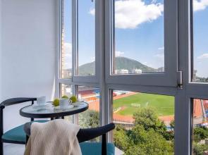 Na Pervomayskoy Ulitse 70 Flat