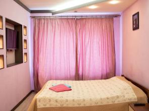 Lunacharskogo 10/15 Apartments