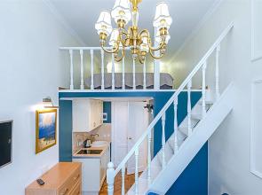 Studio dlya Chetverykh u Russkogo Muzeya v Dome Khudozhnikov BookingSPB Flat