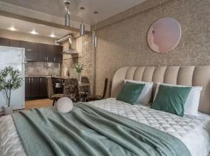 Krasivaya dizajnerskaya studiya v tsentre mikrorajona GGM ryadom s TTs Kit Flat