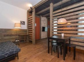 V Tsentre Goroda U Naryimskogo Skvera Apartments