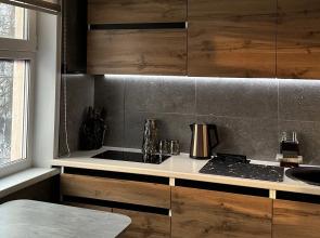 Trekhkomnatnaya Kvartira s Sovremennym Remontom Flat