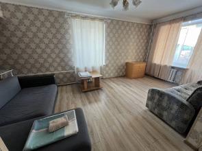 Na Prospekte Kurako 1 Flat