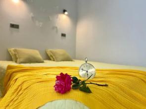 Na Ulitse Yaltinskoy 12a Apartment