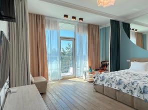 Aqvamarin s Basseynom i Balconom N205 Apartments