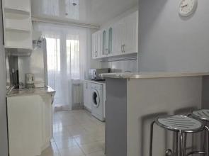 Komfortnye Trekhkomnatnye V Tsentre Minska Okolo Galerei Apartments