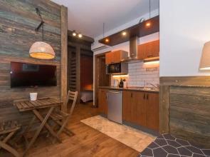 V Tsentre Goroda U Naryimskogo Skvera Apartments 1