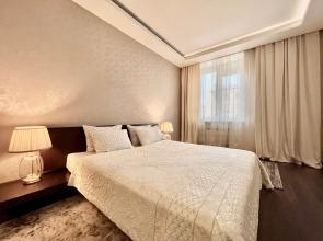 4-room Vip on 30 Independence Avenue Center Apartments