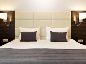 S Kuhnej-Gostinoj Marsovo Pole Flat