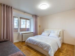 Trekhkomnatnye "Ladgorna" na Pobediteley Apartments