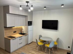 U Morya v Parke Apartments