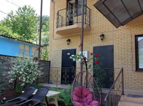 U Steklyannoy Strui Guest House